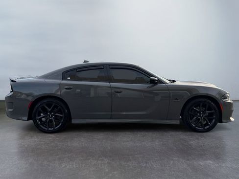 Used 2019 Dodge Charger R/T w/ Blacktop Package image 4