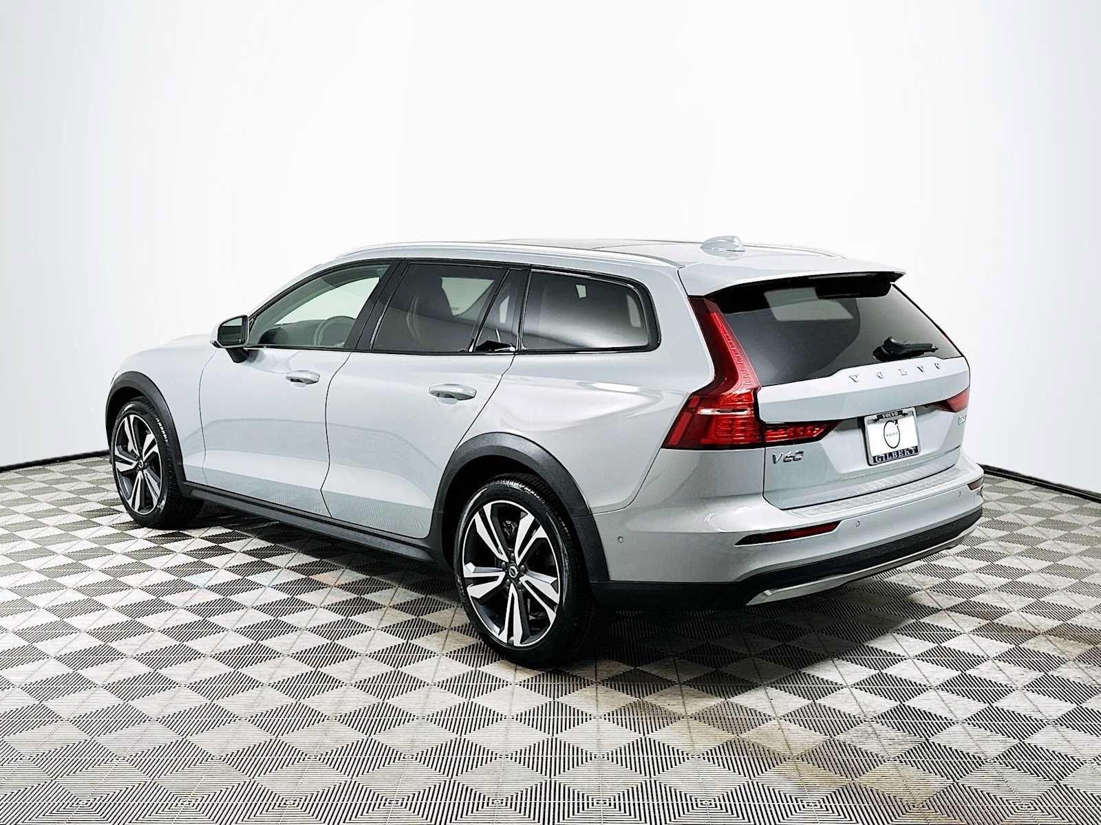Used 2026 Volvo V60 B5 Cross Country Plus w/ Climate Package AWD/4WD image 5