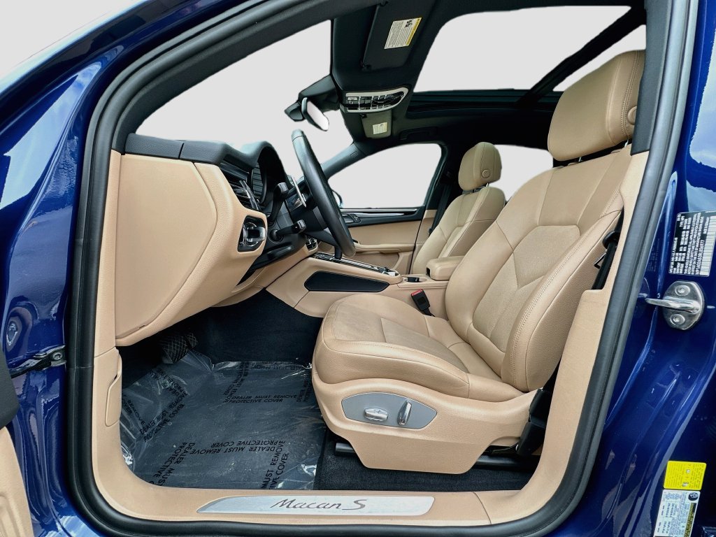 Certified 2024 Porsche Macan S AWD/4WD image 5