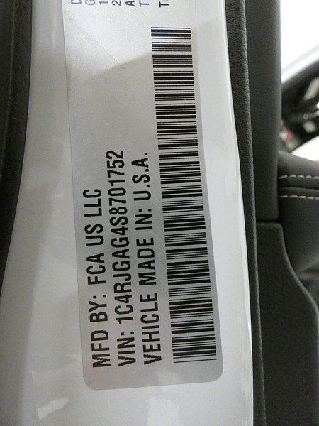 Used 2025 Jeep Grand Cherokee Altitude RWD image 28
