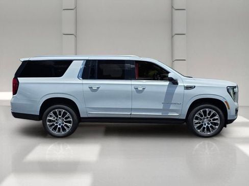 Used 2026 GMC Yukon XL Denali w/ Sun & Power Step Package AWD/4WD image 6