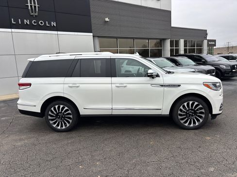 Certified 2024 Lincoln Navigator Black Label image 8