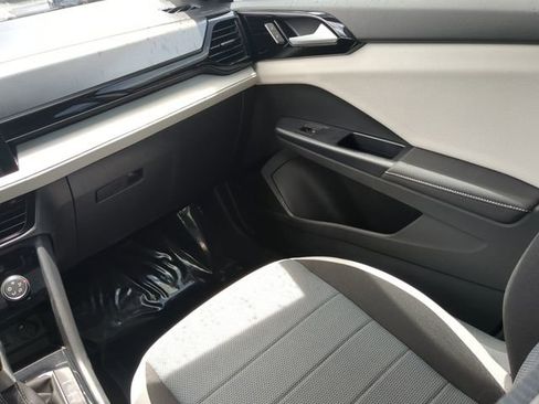 Certified 2025 Volkswagen Taos S FWD image 13