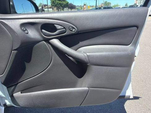 Used 2001 Ford Focus SE FWD image 7