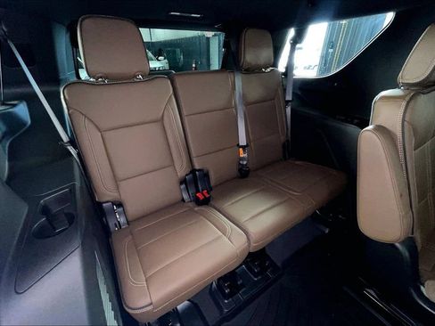 Used 2025 Chevrolet Tahoe High Country AWD/4WD image 39