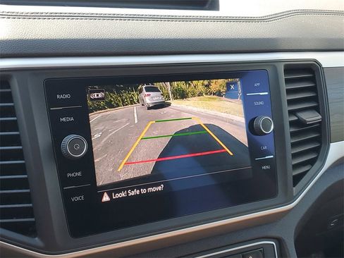 Used 2021 Volkswagen Atlas SE w/ Towing Package image 25