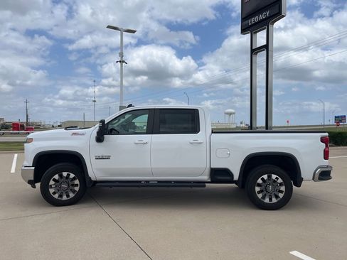 Used 2024 Chevrolet Silverado 2500 LT w/ Texas Edition AWD/4WD image 3
