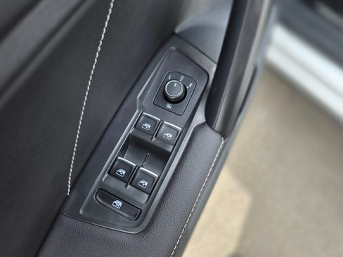 Used 2023 Volkswagen Tiguan SE FWD image 23