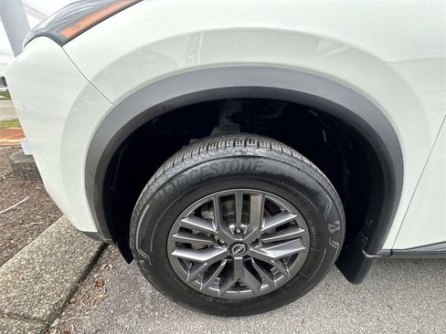 Used 2023 Nissan Rogue S image 2