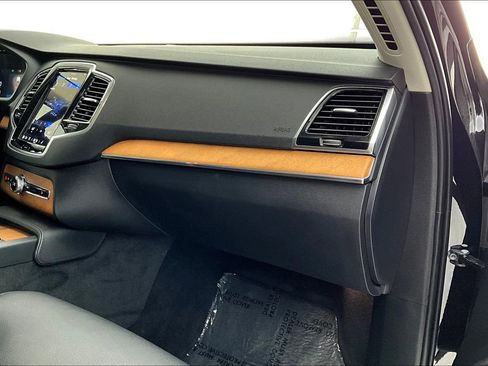 Used 2023 Volvo XC90 B6 Plus image 21