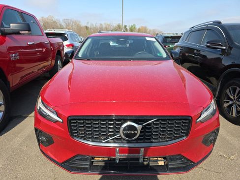 Used 2023 Volvo S60 B5 Core image 2