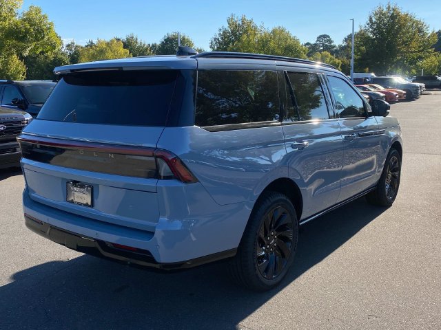 New 2027 Lincoln Navigator Reserve w/ Jet Appearance Package AWD/4WD image 28