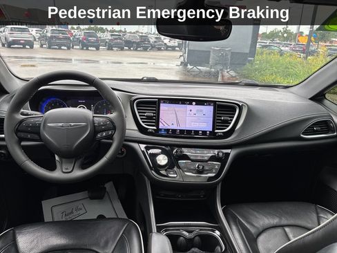 Used 2023 Chrysler Pacifica Limited w/ Uconnect Theater Family Group AWD/4WD image 16