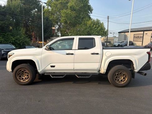 Used 2024 Toyota Tacoma SR RWD image 11