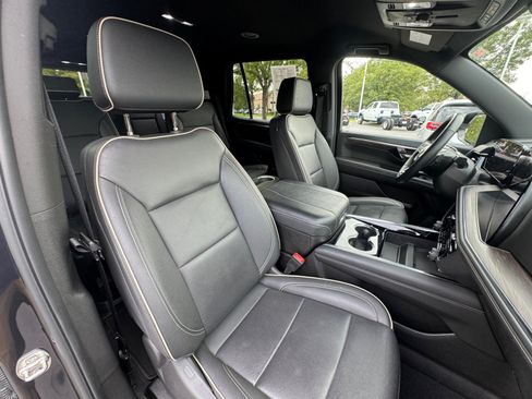 Used 2025 Chevrolet Tahoe Premier AWD/4WD image 21