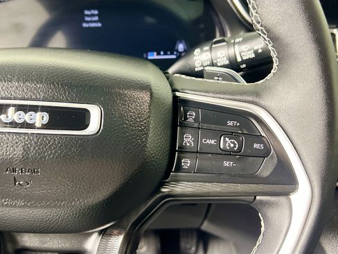 Used 2023 Jeep Grand Cherokee L Laredo image 19