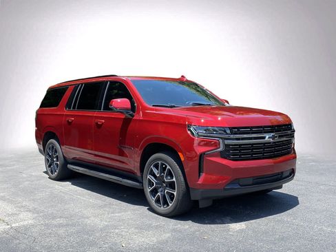 Used 2022 Chevrolet Suburban RST w/ Luxury Package AWD/4WD image 2