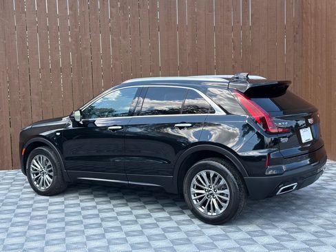 Used 2025 Cadillac XT4 Premium Luxury FWD image 17