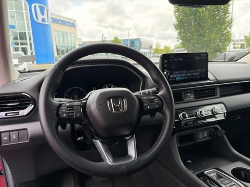 Certified 2025 Honda Pilot EX-L image 17