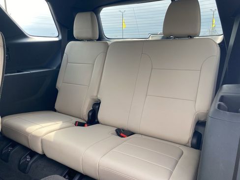 Used 2022 Chevrolet Traverse LT w/ LT Premium Package image 25