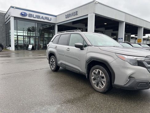 Used 2025 Subaru Forester Premium image 4