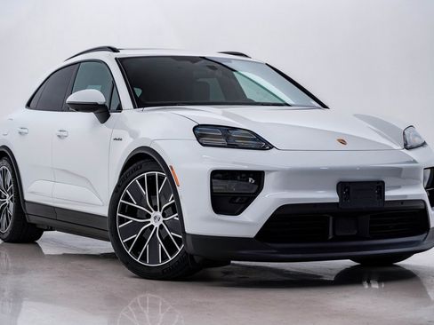 Certified 2025 Porsche Macan 4S Electric image 8