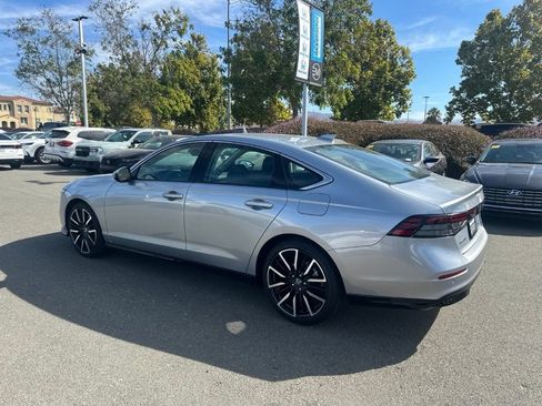 Used 2025 Honda Accord Touring image 4