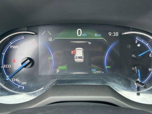 Used 2025 Toyota RAV4 XLE AWD/4WD image 16