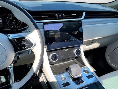 Used 2025 Jaguar F-PACE R-Dynamic S image 8