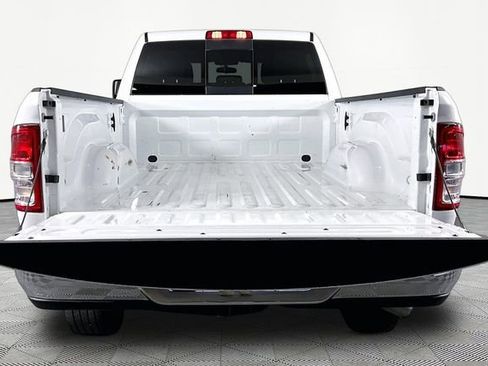 Used 2024 RAM 2500 Tradesman w/ Chrome Appearance Group AWD/4WD image 7
