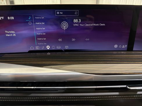 Used 2025 Cadillac Escalade Premium Luxury AWD/4WD image 17