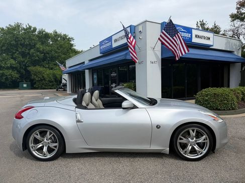 Used 2010 Nissan 370Z Touring w/ Sport Pkg RWD image 7