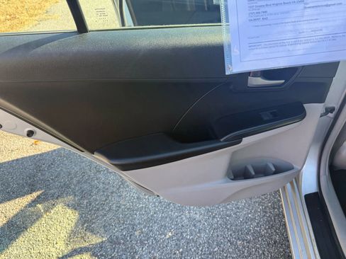 Used 2012 Toyota Camry LE image 29