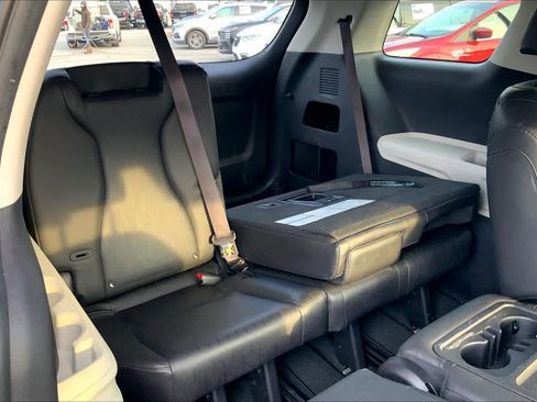 Used 2022 Kia Carnival LX FWD image 18