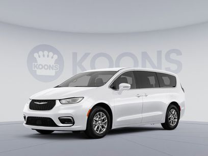 Used 2023 Chrysler Pacifica Touring