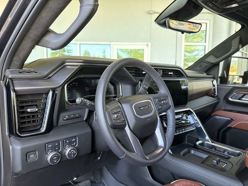 Used 2024 GMC Sierra 3500 Denali Ultimate AWD/4WD image 11