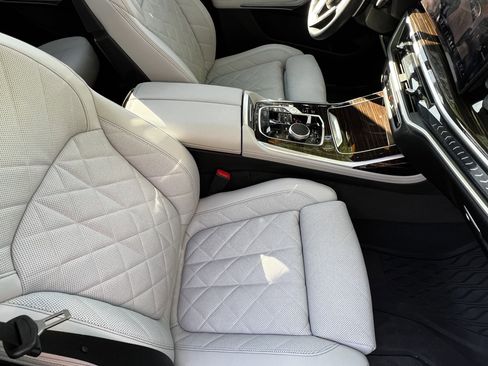 Used 2024 BMW X7 xDrive40i w/ Parking Assistance Package image 44