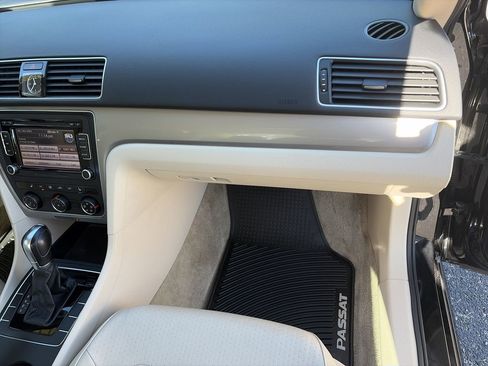 Used 2015 Volkswagen Passat 1.8T Limited Edition image 20