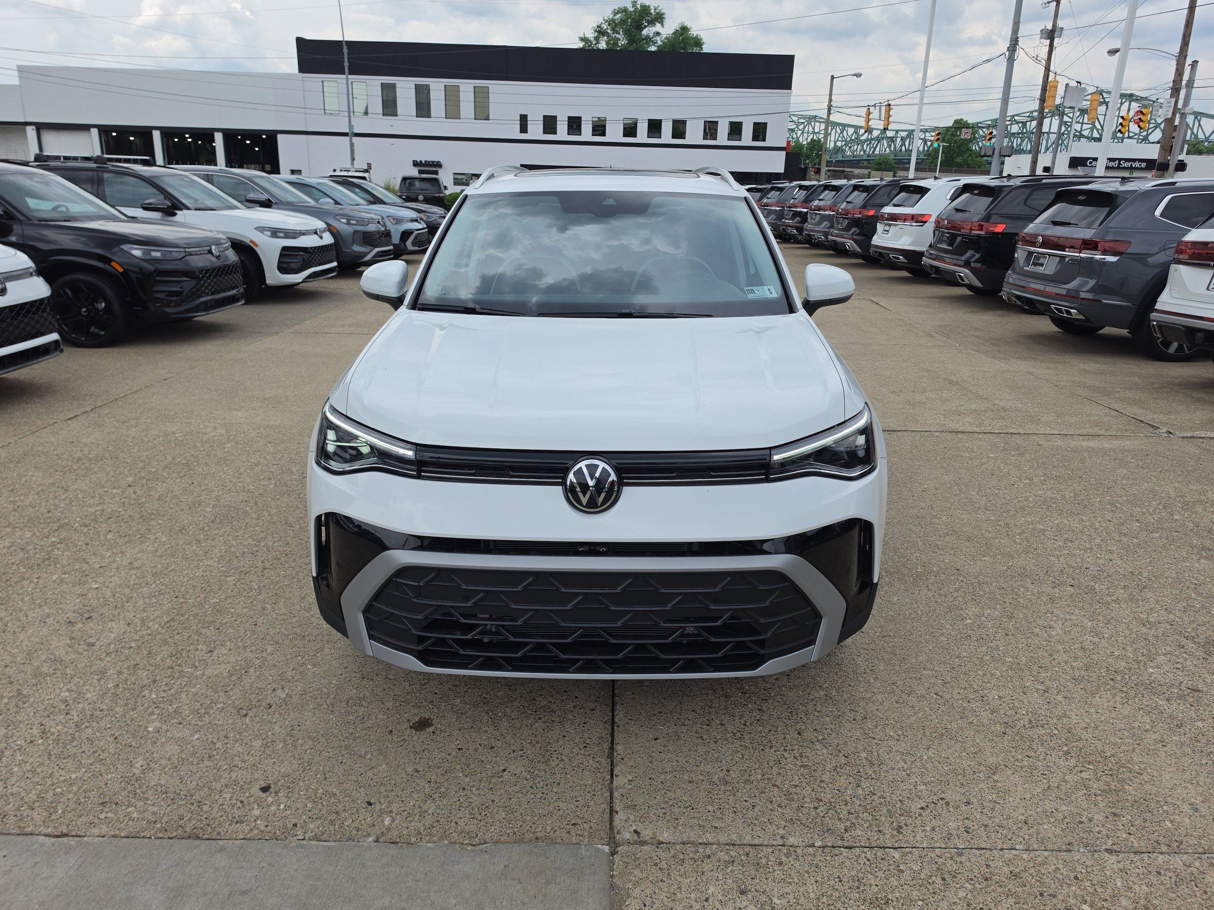 Used 2026 Volkswagen Taos SE AWD/4WD image 9