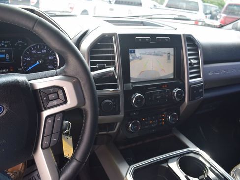 Used 2017 Ford F250 Lariat w/ FX4 Off-Road Package AWD/4WD image 19