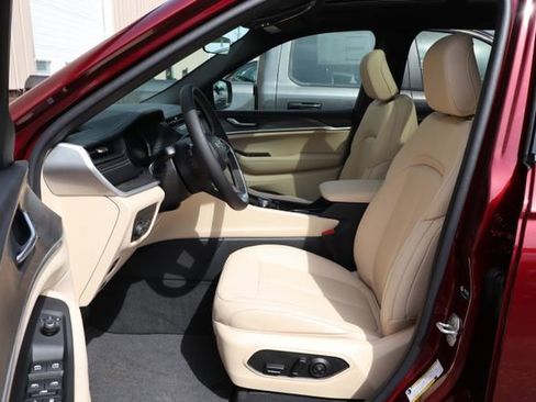 New 2026 Jeep Grand Cherokee Limited AWD/4WD image 10
