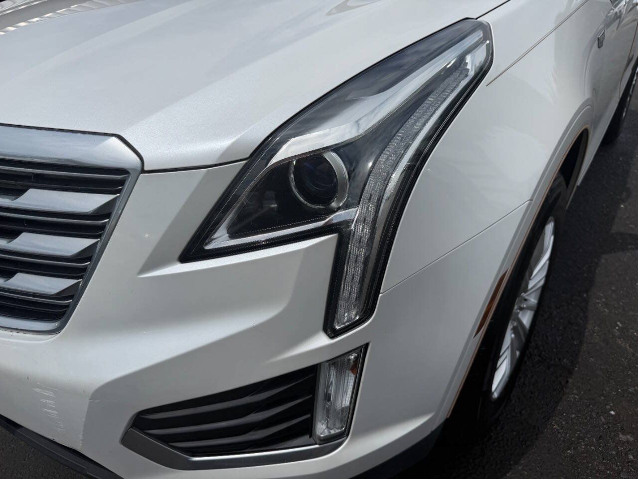 Used 2017 Cadillac XT5 FWD image 2