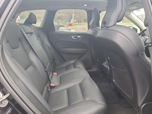 Used 2023 Volvo XC60 B5 Plus image 19
