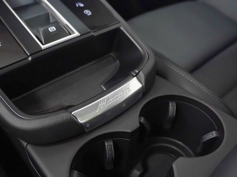 Certified 2025 Porsche Macan S AWD/4WD image 13