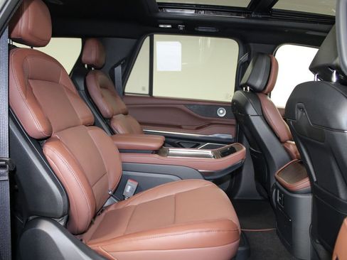 New 2026 Lincoln Navigator L Reserve AWD/4WD image 35