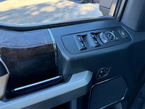 Certified 2022 Ford F250 Lariat w/ Chrome Package image 19