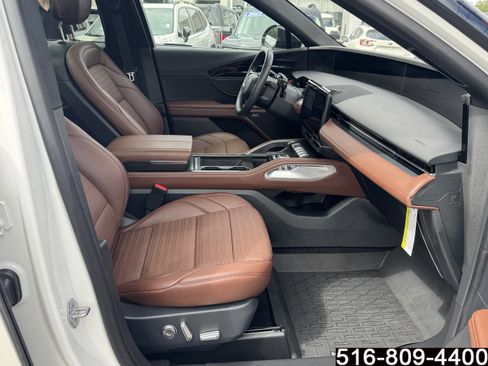 Used 2026 Lincoln Nautilus Reserve AWD/4WD image 32