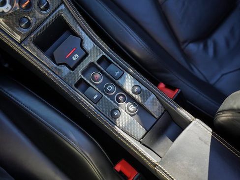 Used 2016 McLaren 650S Spider image 32