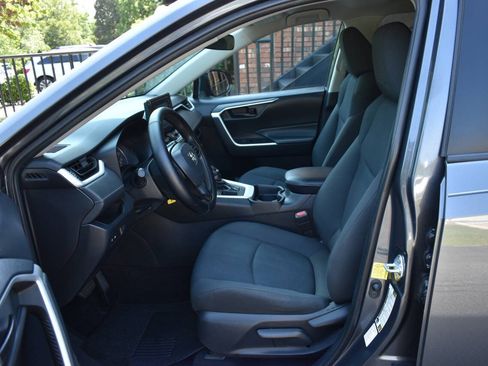 Used 2021 Toyota RAV4 LE FWD image 7