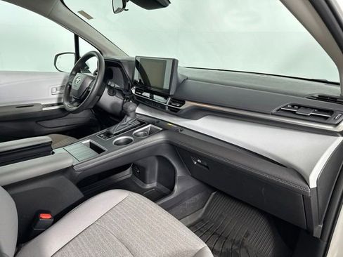 Used 2025 Toyota Sienna LE AWD/4WD image 25